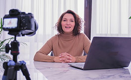 Blogger delante de la cámara