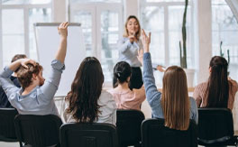 Profesor frente a los estudiantes
